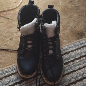 Size 6m Gloria Vanderbilt black boots